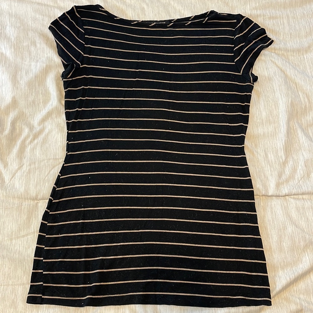 Fitted black and brown stripe tee / size medium / worn condition